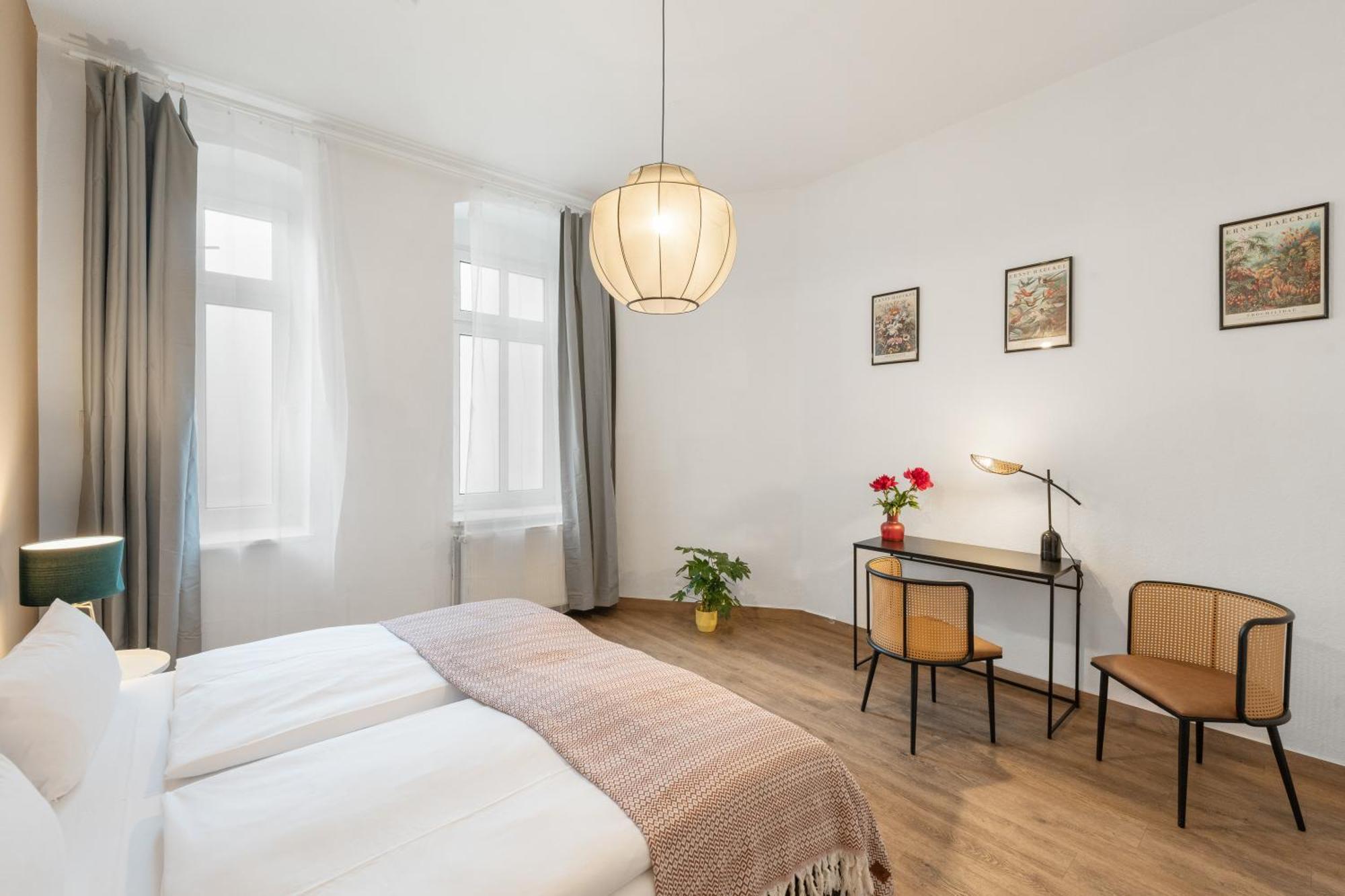 33 L With 8 & 3 Bathrooms Berlijn